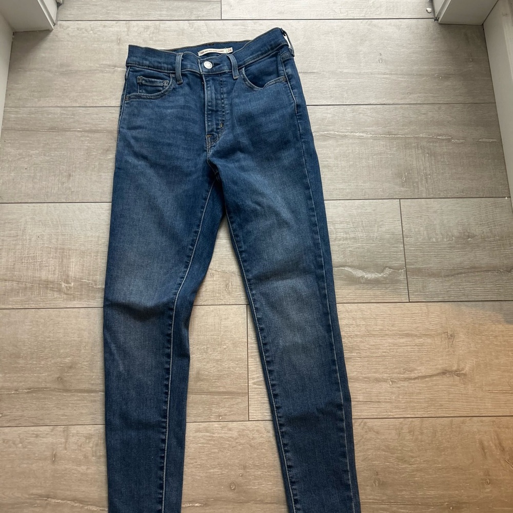 720 - LEVI- Classic Blue Women's Jeans